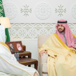 نائب أمير الشرقية يتجول في أقسام وإدارات الإمارة