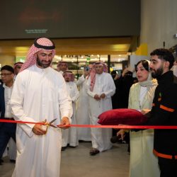 أمين عام هيئة الفروسية يسلّم الكأس الملكي السعودي في اليابان للفائز بالمركز الأول