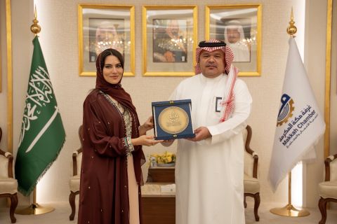 علياء الصواف: الهوية المحلية بوابة الوصول إلى العالمية غرفة مكة المكرمة تنظّم لقاء «رحلة الأزياء» لتمكين المصممات وتعزيز الإبداع