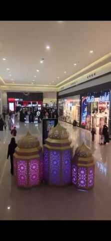 جوري مول بالطائف… زحام المتسوقين وحركة تسويقية متوهجة